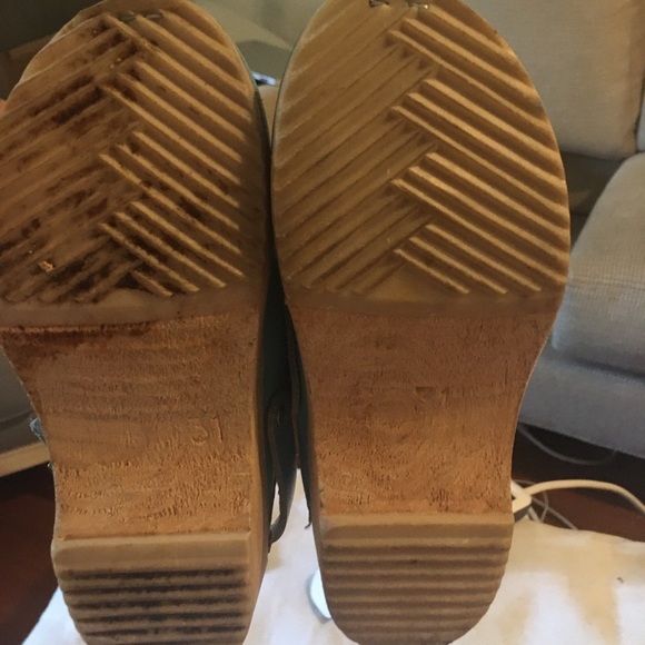 Girls Blue Clogs - Picture 2 of 4